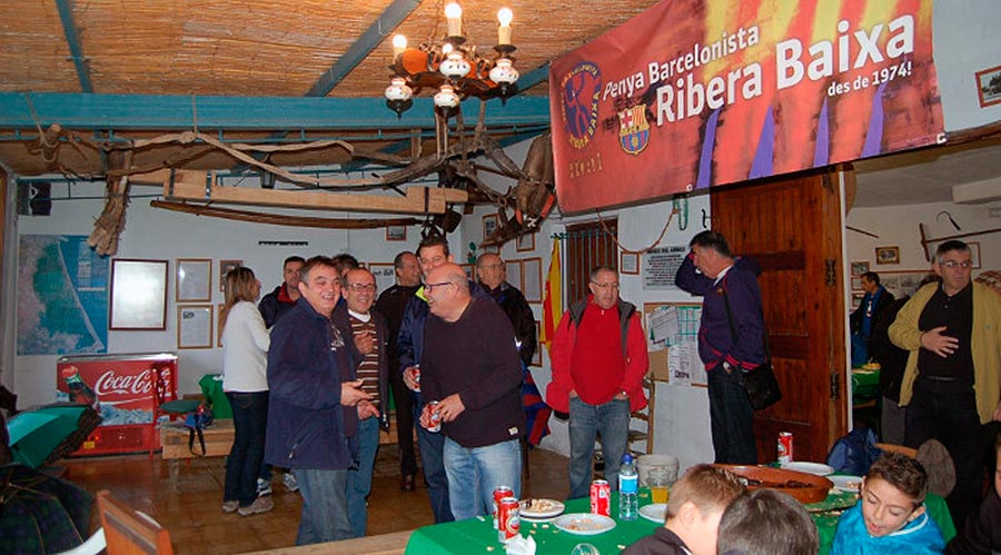 Cent persones celebren el 40é aniversari de la Penya Barcelonista de Sueca